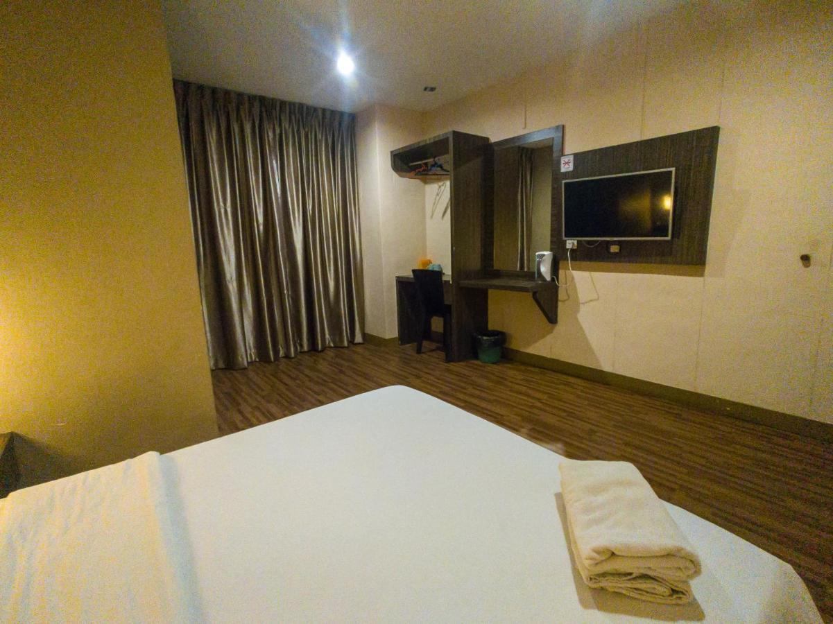 V Hotel Johor Bahru Exterior photo